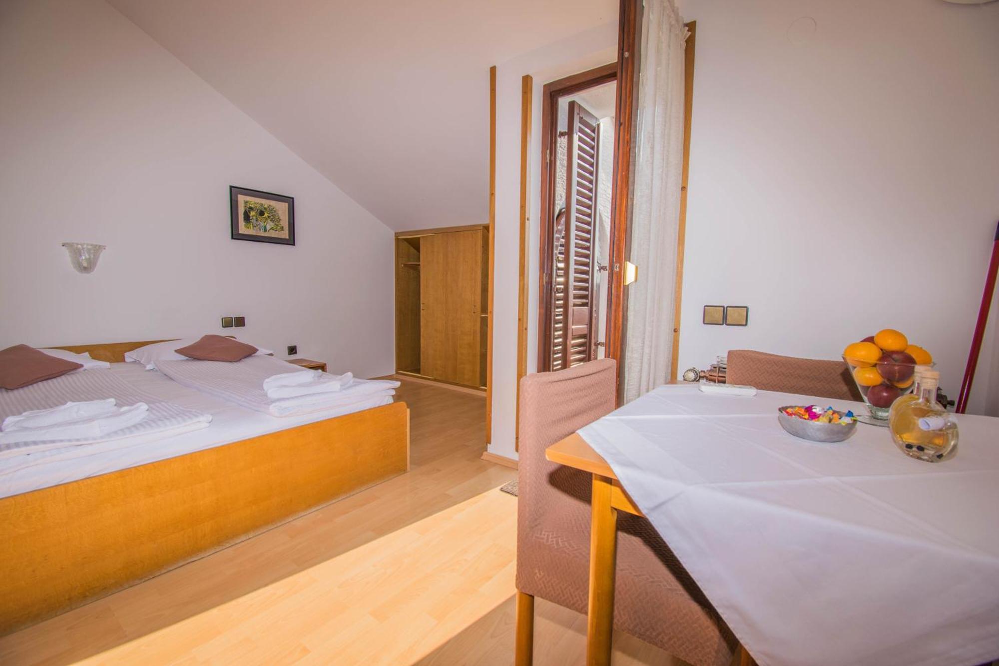 Apartments Punta & Vista In Krk Krk Town Bagian luar foto